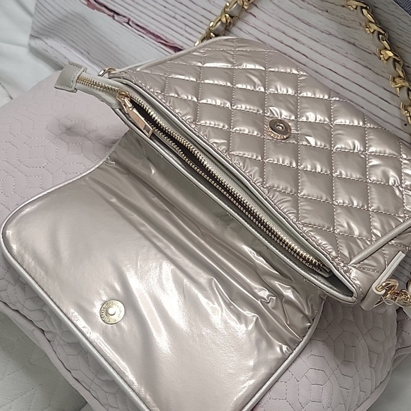 LEMONBELLA Quilted Soft Beige/Gold Metallic Crossbody Bag NWT - Picture 6 of 10